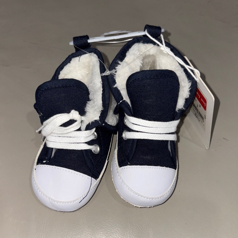 272. Cozy Navy and White Kids Sneakers Size 3